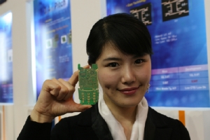 삼성전기가 개발한 휴대폰용 고밀도 기판 사진