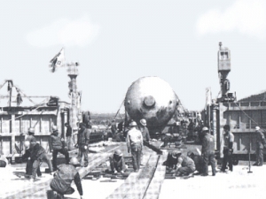 1974년 대한통운의 고리 원자력 1호기의 증기 발생기(230톤) 운송장면. 한국에 원자력
