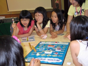 2006년 우수파트너 자녀 캠프에서 참가학생들이 ‘보드게임-에너지야, 경제야’를 통해 알기