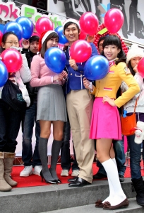 스마트 학생복, 블루라인 핑크라인 출시 기념 행복나눔 풍선트리 행사 개최