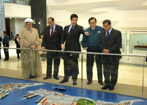 현대중공업 유승남 부사장(오른쪽 두번째)이 이라크 후맘 함무디 국회외교위원장(맨 왼쪽), 