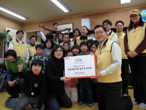 한국EMC(대표 김경진)가 저소득층 유소년들의 교육 지원을 위한 ‘EMC 꿈의 도서관’ 캠