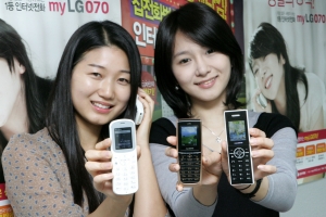 LG데이콤이 와이파이 방식의 무선 myLG070폰 2종을 상용화한다. 새로 선보인 전화기는