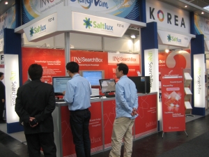 독일 하노버에서 개최된 CeBIT2009에 참여한 솔트룩스 인트라넷 기업용 검색서버 '서치박스(SearchBox)'  부스