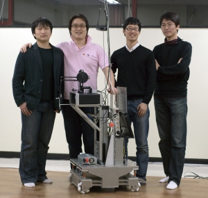 왼쪽부터 포스텍 공동연구팀의 최오규, 한경룡, 이인, 황인욱씨