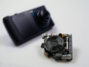 삼성전기가 1200만 화소 광학 3배줌 휴대폰 카메라(CMOS 방식) 세계 첫 출시 한다.