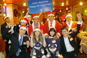ADT캡스는 지난 22일 삼성동의 한 식당에서 사내 송년회를 맞아 이혁병 회장과 임직원들이