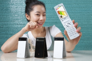 스카이는 SK텔레콤을 통해 3세대(3G) 일반휴대폰으로 마음의 안정을 찾아주는 기능을 장착