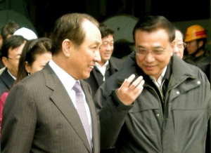 리커창(李克强) 중국 국무원 부총리(사진 오른쪽)가 최근 STX 다롄 생산기지를 방문해 생