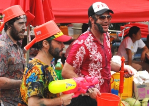 라오스 최대 명절 '분 삐마이 라오'는 많은 외국인이 찾아오는 축제로 발