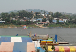 태국의 국경도시 치앙콩이다. 마주 보이는 곳은 라오스 보께오주(州) 훼이싸이로 현재 배를 