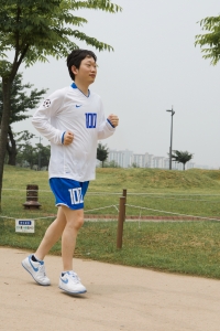 “가을철 야외운동, 발뒤꿈치 감싸는 신발 신어야”