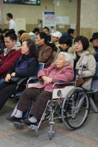 늘어나는 무릎관절질환…힘찬병원, 병원 선택 시 환자 근접성 고려해야