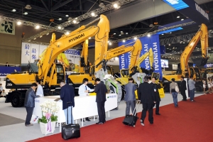 현대중공업이 「2010 한국국제건설기계전」에서 미래형 최첨단 건설장비를 선보였다.