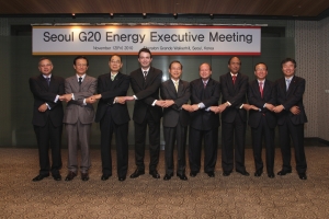 (사진 좌측부터) 우드사이드 코리아 션 로드리게스 사장, 한국석유공사 강영원 사장, 한국가