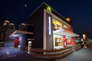 한국맥도날드는 오는 20일(토) 경상남도 지역의 첫 드라이브 스루(Drive-thru) 매