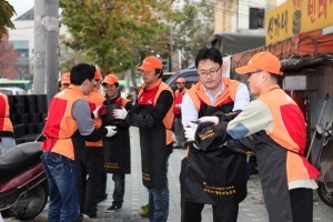 SK브로드밴드는 24일 서울시 강북구 번동에서 기업사업부문 임직원 50명이 참여한 가운데 