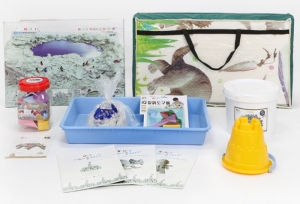 실내에서 모래 놀이를 즐길 수 있도록 만든 아이디어 상품 ‘에어클레이 세트(199,000원