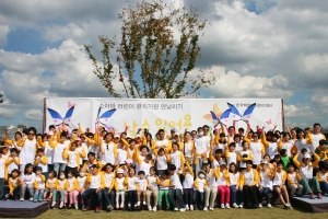 2011 소아암 어린이 완치기원 연날리기(사진제공=한국백혈병어린이재단)