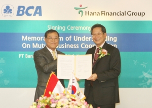 하나금융그룹은 21일 을지로 하나은행본점에서 인도네시아 최대 민간 은행인 BCA와 MOU를