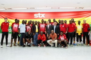 STX는 지난 6일 축구국가대표 평가전에 앞서 가나 국가대표 선수단을 방문해 기념품을 전달