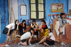 양산문화예술회관 '반고흐와 함께하는 세계명화 패러디아트전'에 설치된 고흐