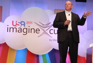 2011 이매진컵 개막식에서 연설중인 스티브 발머 마이크로소프트 CEO
