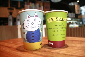 컵 디자인으로 소비자와 소통하는 커피전문점 라떼킹
