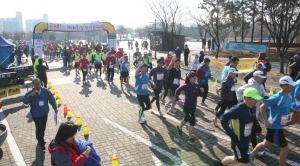제 2회 환경마라톤대회가 지난 3월 24일 서울 상암동 월드컵공원 평화의 광장에서 성황리에