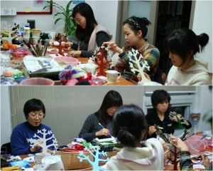 조윤주 강사가 진행하는 미술심리상담과정에서 수강생들이 교육을 받고 있는 모습