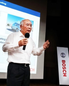 울산대학교에서 CEO특별 강연을 하고 있는 한국 내 보쉬 디젤시스템의 박영후 사장