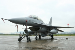 대한항공은 최근 일본 아오모리현 미자와 미군 공군기지에서 F-16 전투기 주 착륙 장치(M