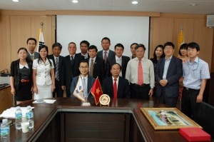 베트남 꽝남성 대표단이 노사발전재단을 방문했다.