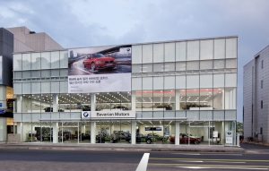BMW 코리아는 공식 딜러인 바바리안 모터스가 기존 일산구 장항동에 있던 일산 전시장을 동