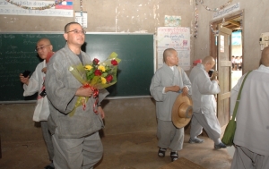 포항 사암연합회 스님들과 불국사 자원봉사단이 라오스를 방문, 열악한 환경의 초등학교 지원을