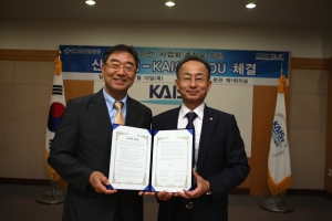 (좌로부터) 카이스트연구부 백경욱 총장, KDB산업은행 심사평가본부  김상로 부행장