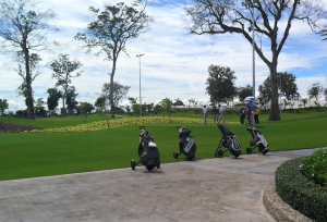 라오스 비엔티안에 36홀 규모의 초대형 골프장이 베트남기업에 의해 만들어졌다.