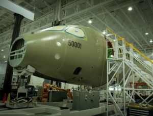 Bombardier CSeries 항공기용 최초 비행시험 기체 조립 중