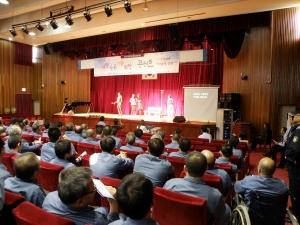 부산교도소는 2012년 10월 19일(금) 14:00 대강당에서 오페라공연 전문 예술단체인