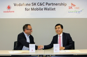 SK C&C는 30일 세계 2위 이통사인 보다폰 그룹과 모바일 커머스 사업계약을 체결했다고