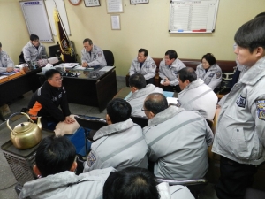 연천소방서는 14일 연천군 택시 모범운전회 사무실을 찾아 모범운전자 30명을 대상으로 심폐