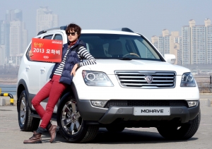 기아차가 출시한 국내 대형 SUV의 최강자인 모하비의 상품성을 강화한 2013년형 모바히
