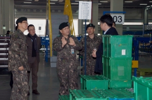 CJ대한통운은 육군 종합보급창 간부 및 군무원 20여 명이 경기도 군포시 군포복합물류터미널