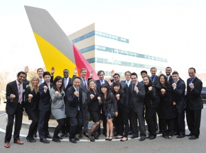 14일 미국 예일대 MBA 학생들이 서울시 강서구 오쇠동 아시아나타운을 방문하여 기념촬영을