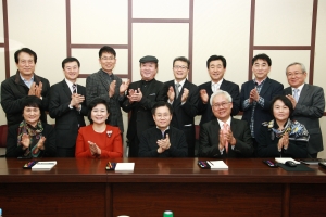 김덕중 국세청장이 성실납세 기업 티브이로직(주)를 방문하여 회사 임직원들과 간담회를 가졌다