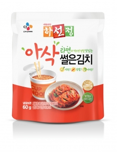 CJ제일제당 김치 브랜드 ‘하선정’이 지난 15일 맛김치 신제품 ‘아삭썰은 김치’를 출시했