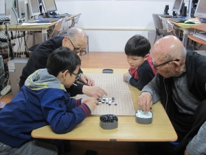 도봉노인종합복지관, 어르신에 배우는 장기바둑교실 운영