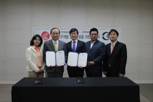 한국방송예술교육진흥원과 한국성우협회가 3일 산학협약을 체결했다. 사진은 체결식을 마치고 기