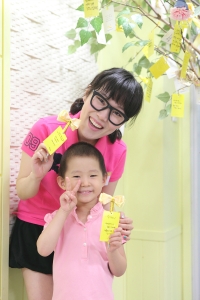 방송인 박슬기가 한국백혈병어린이재단에 방문하여 소아암 어린이들과 즐거운 시간을 보냈다.