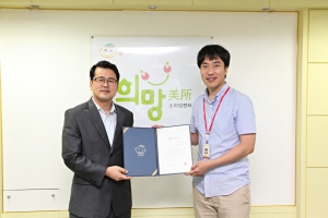 SK하이닉스가 7일(水), 한국백혈병어린이재단 측에 회사 구성원들이 적립해온 헌혈증 300
